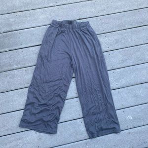 American Eagle Gray Cropped Flowy Pants - Women’s XS